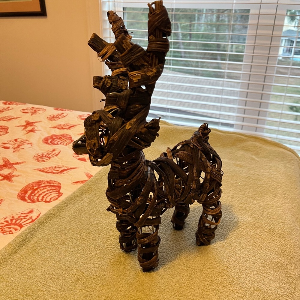 Grapevine-wrapped reindeer